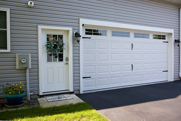 24/7 Emergency Garage Door Panel Replacement experts in Hallsville, MO
